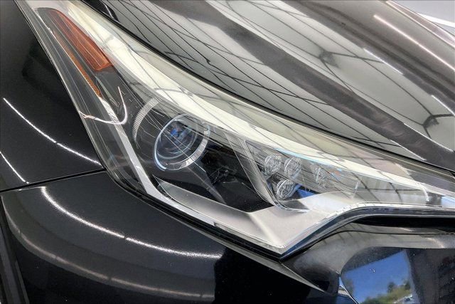 Used 2019 Toyota C-HR XLE FWD image 28