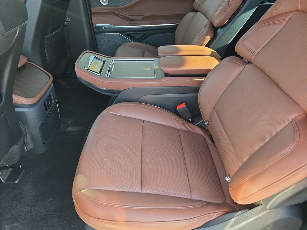 New 2026 Lincoln Navigator Reserve image 13
