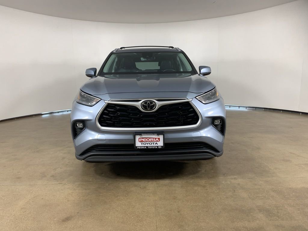 Used 2023 Toyota Highlander XLE image 3