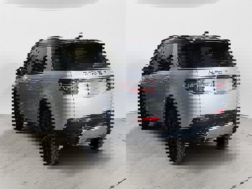 New 2025 Land Rover Discovery Sport Dynamic SE image 3