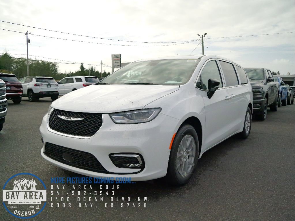 New 2026 Chrysler Pacifica Select