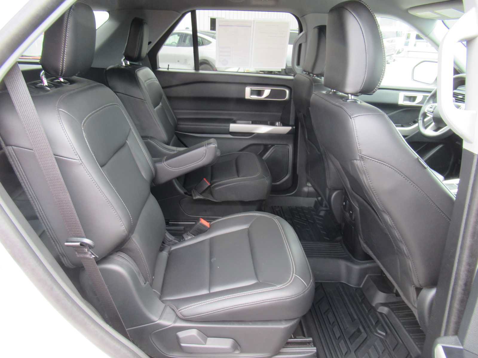 Used 2024 Ford Explorer XLT w/ Equipment Group 202A AWD/4WD image 21