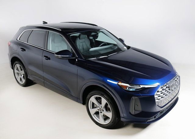 Certified 2025 Audi Q5 Premium Plus w/ Premium Plus image 3