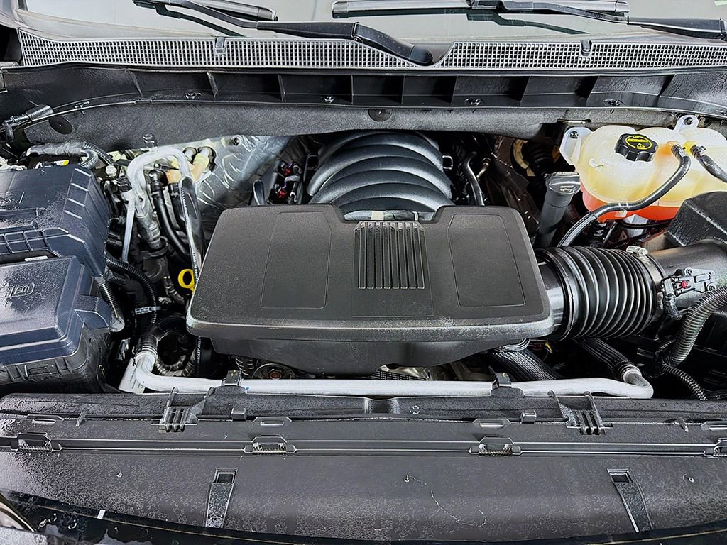 Used 2025 Chevrolet Suburban Z71 AWD/4WD image 18