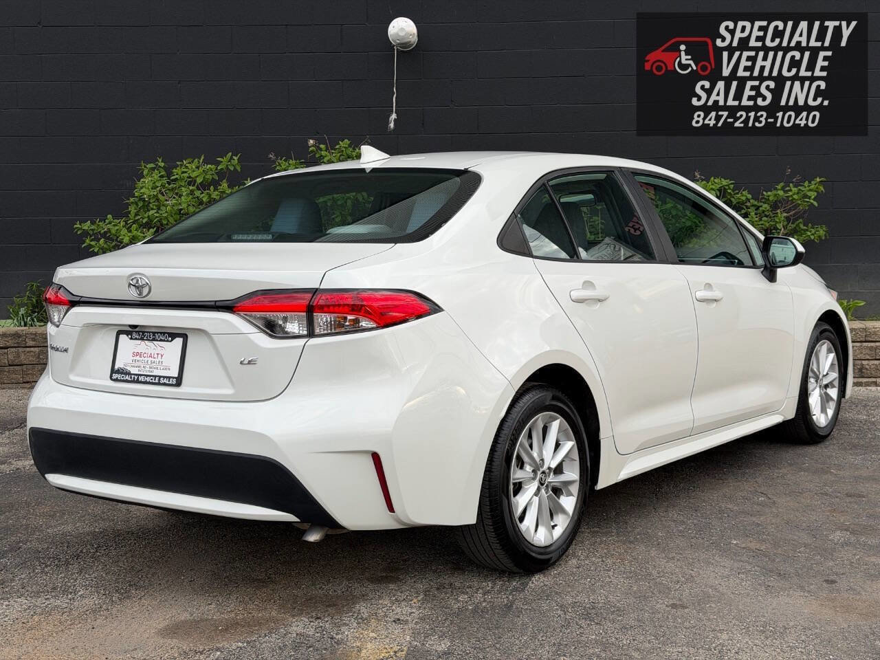 Used 2020 Toyota Corolla LE w/ LE Convenience Package FWD image 5