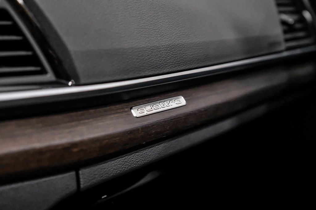 Used 2024 Audi Q5 e Prestige w/ Prestige Package image 25