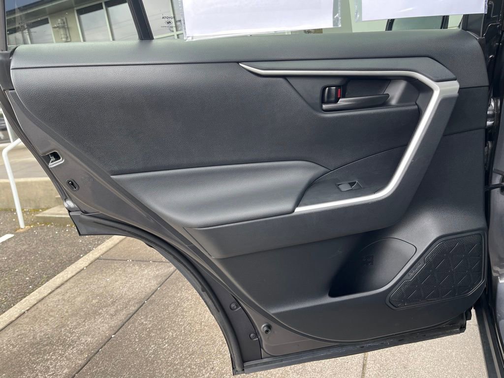 Used 2021 Toyota RAV4 LE image 12