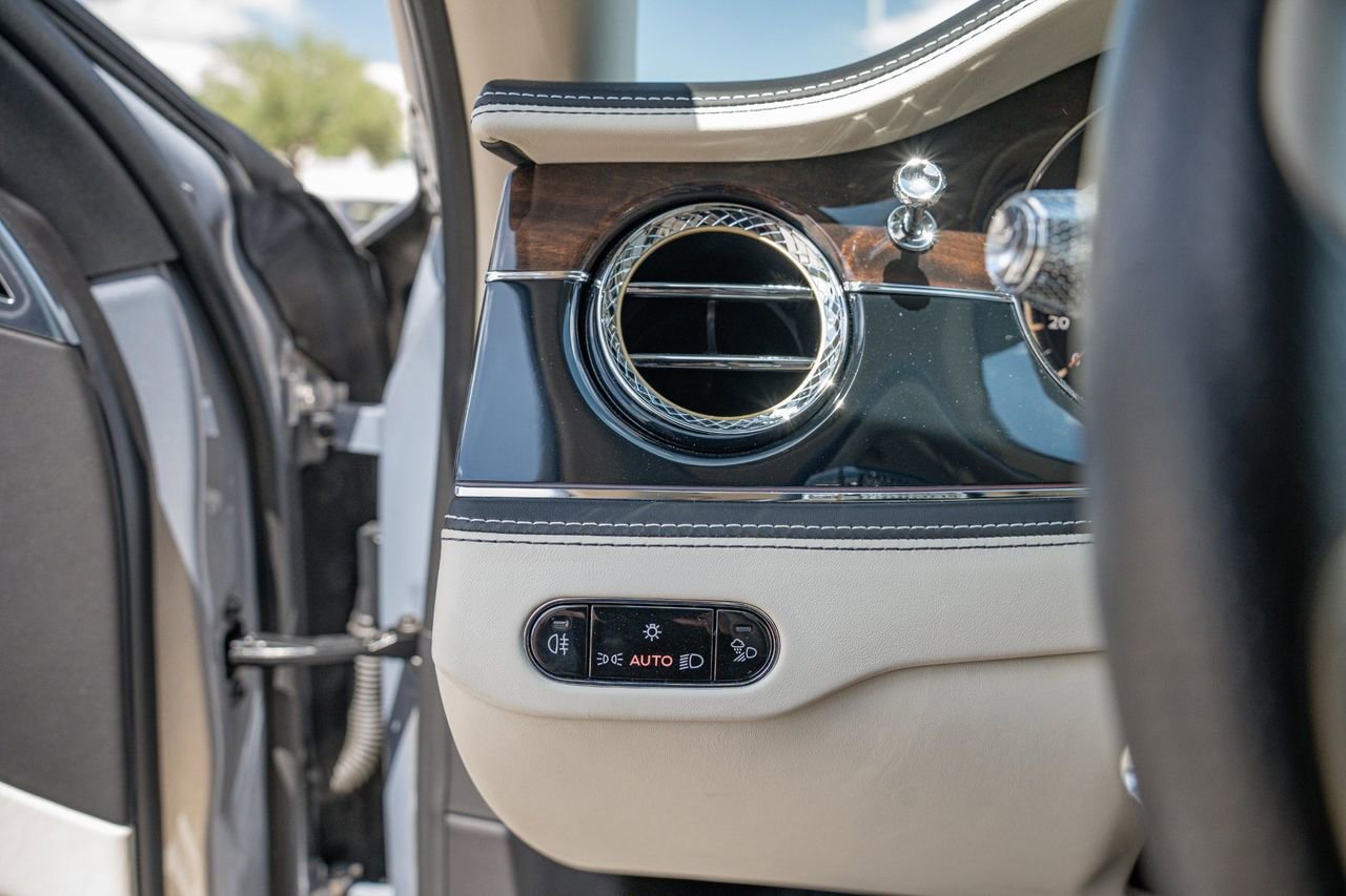 Used 2020 Bentley Flying Spur W12 image 29