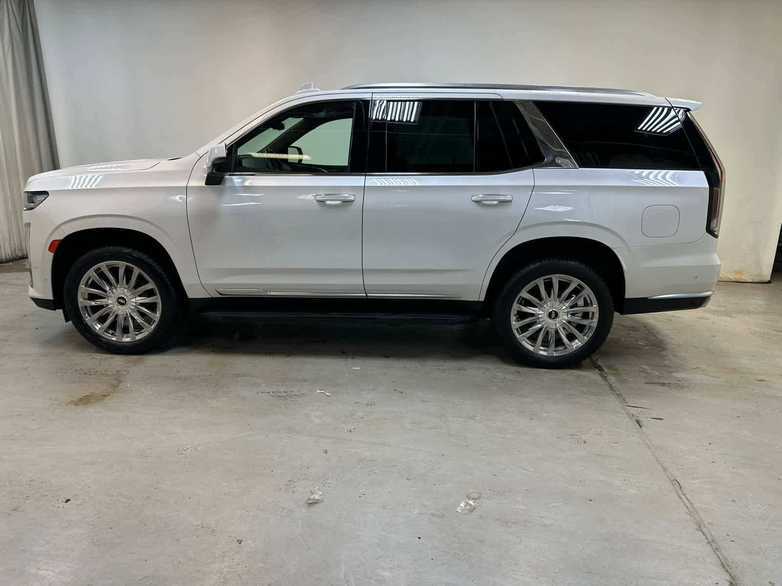 Used 2021 Cadillac Escalade Premium Luxury AWD/4WD image 10
