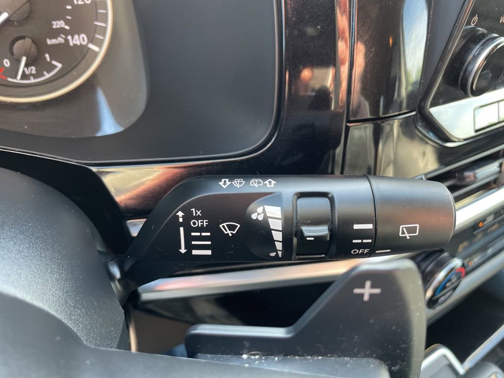 Used 2025 Nissan Pathfinder SL AWD/4WD image 17