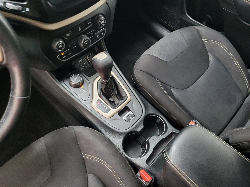Used 2015 Jeep Cherokee Latitude w/ Cold Weather Group AWD/4WD image 26