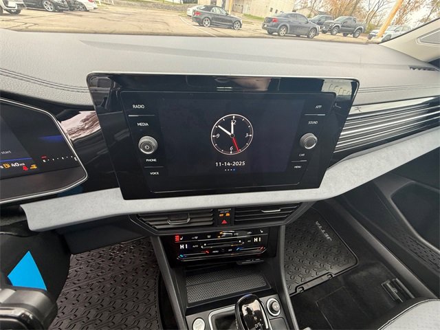 Used 2025 Volkswagen Jetta SE w/ Sunroof Package image 21