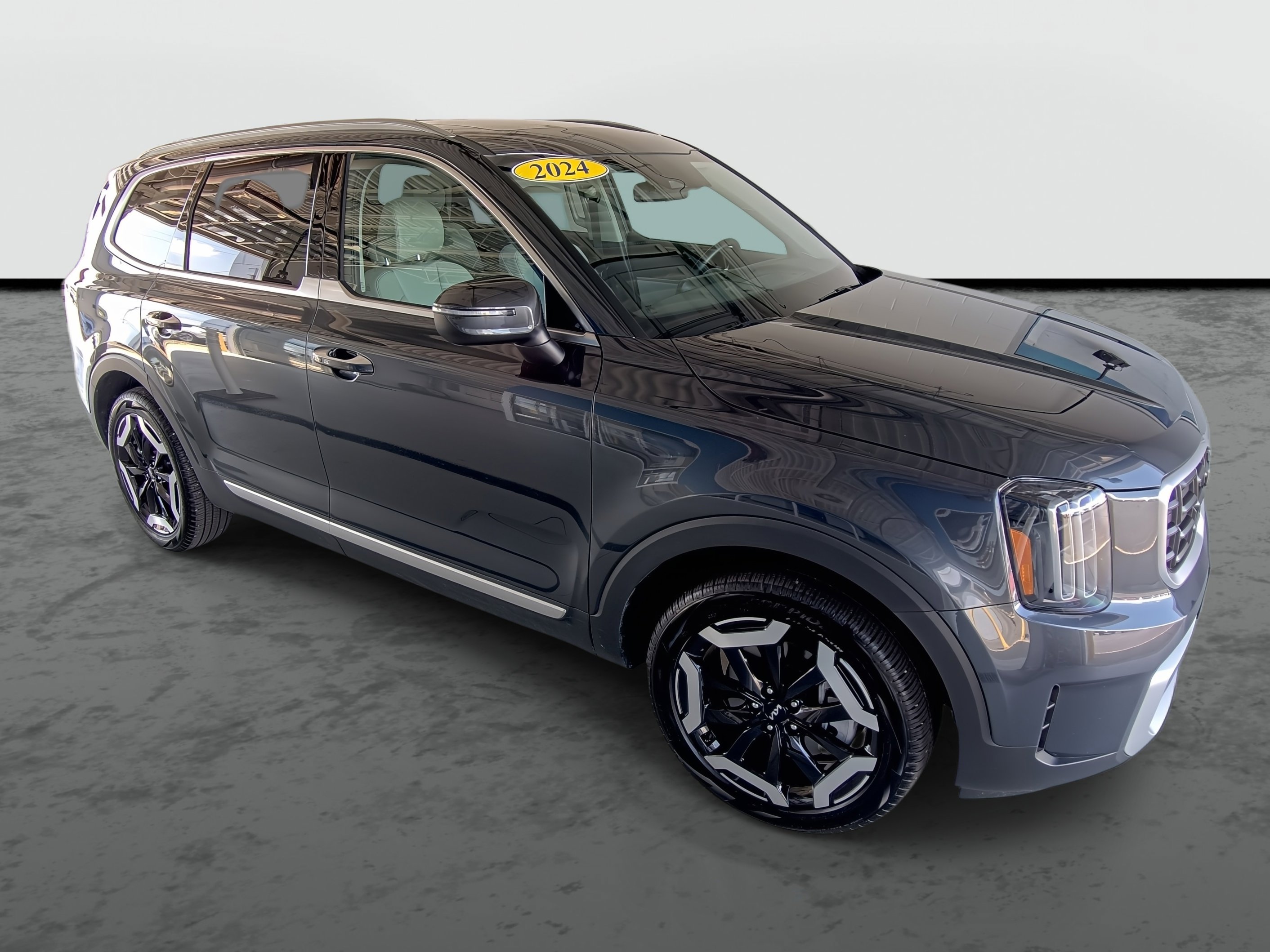 Used 2024 Kia Telluride S w/ S Sunroof Package image 4