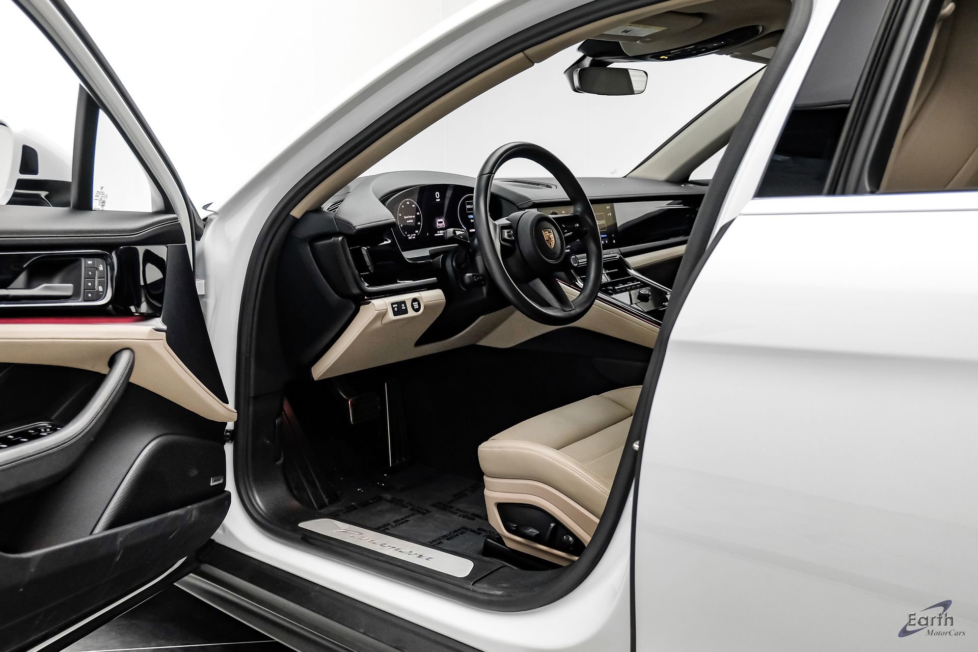 Used 2025 Porsche Panamera w/ Premium Package image 33