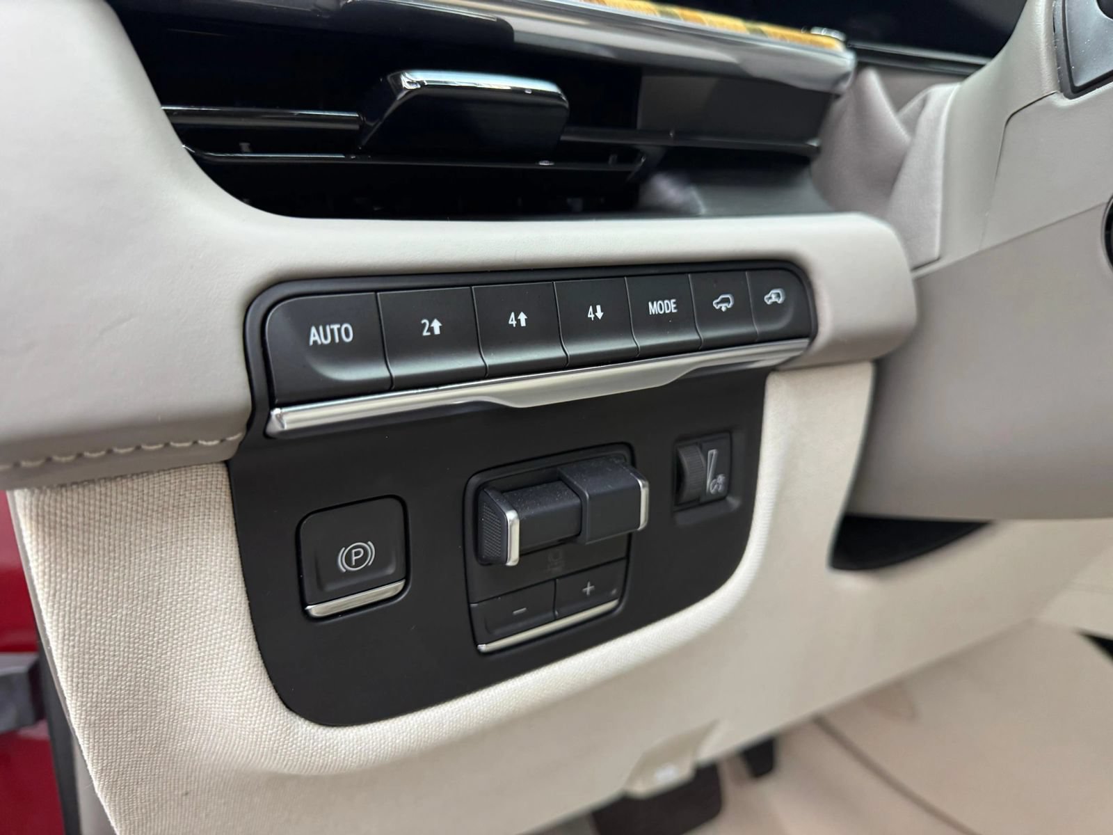 Used 2023 Cadillac Escalade ESV Sport Platinum w/ Heavy-Duty Trailer Package AWD/4WD image 17