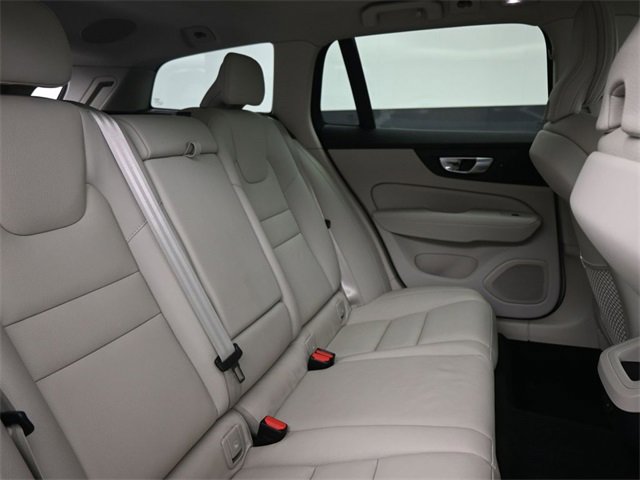 Used 2024 Volvo V60 B5 Cross Country Plus image 33