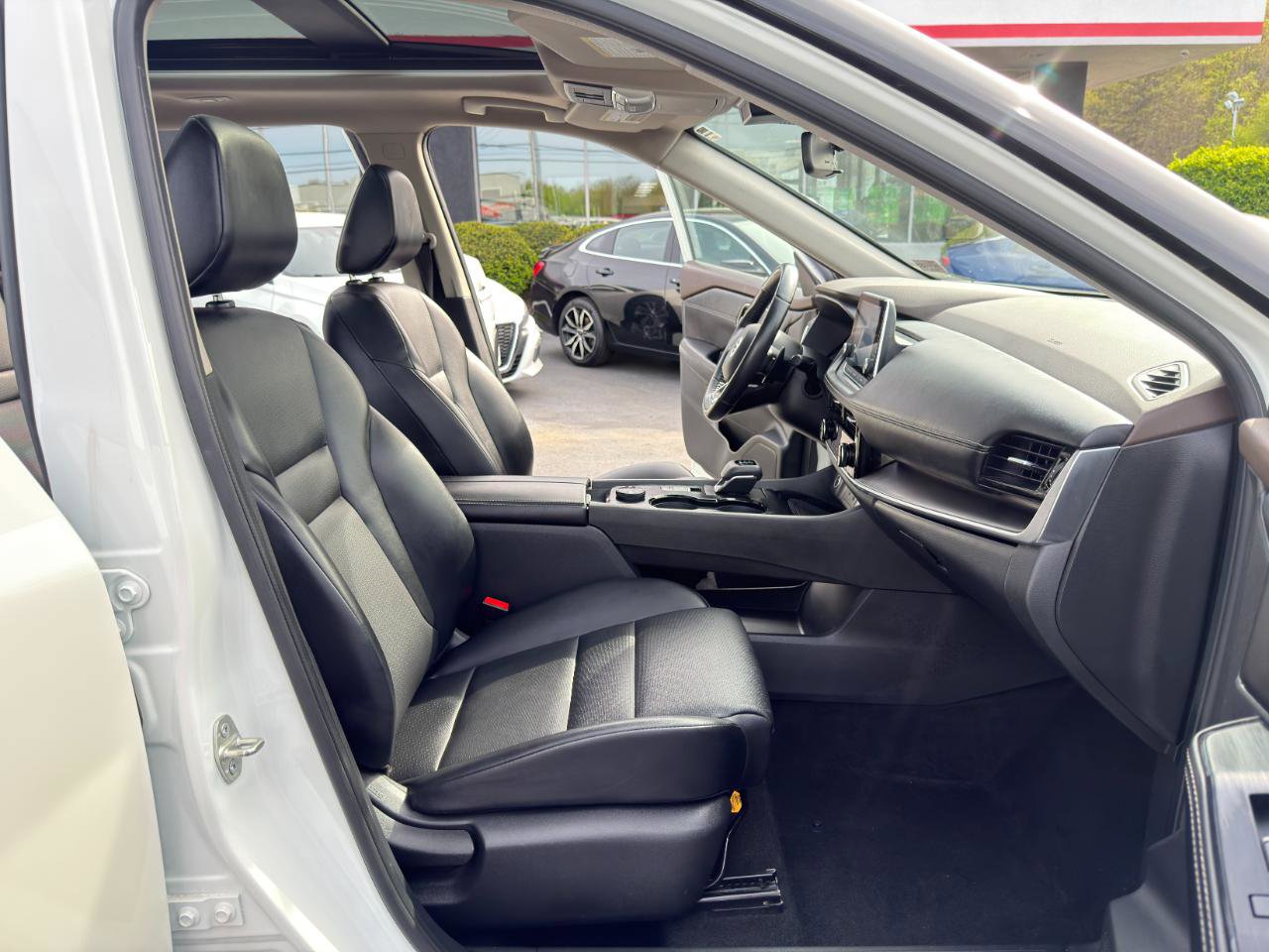 Used 2021 Nissan Rogue SV w/ Premium Package AWD/4WD image 30