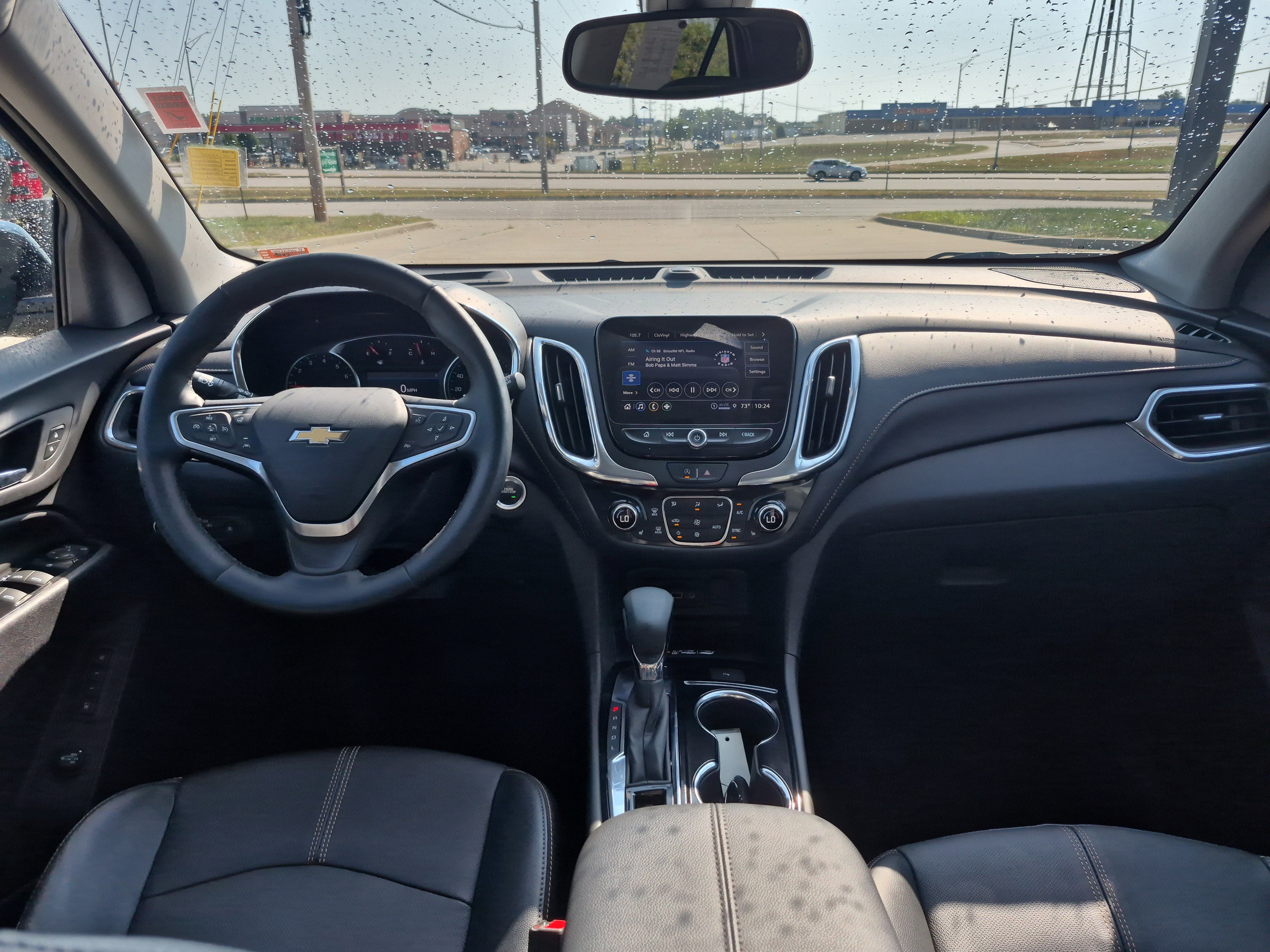 Used 2023 Chevrolet Equinox Premier image 16