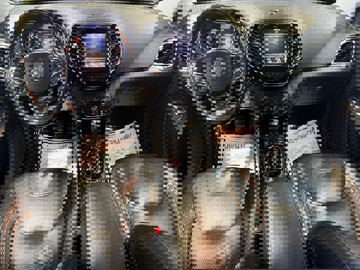 Used 2019 Jeep Cherokee Limited image 27