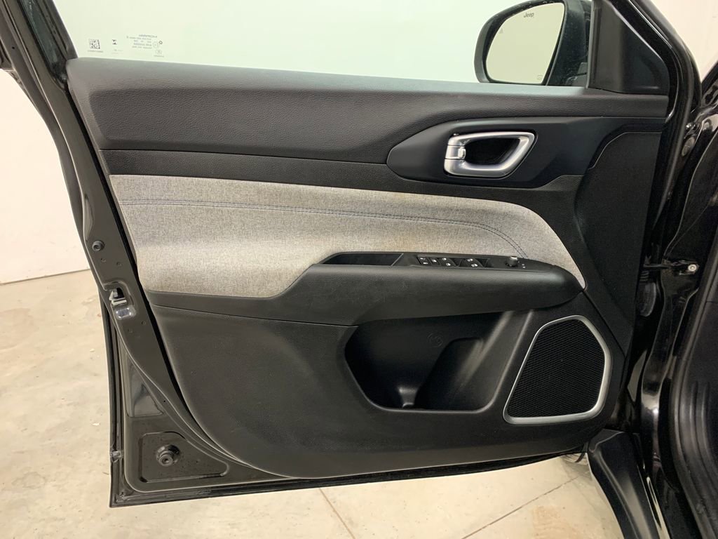 Used 2023 Jeep Compass Sport image 16