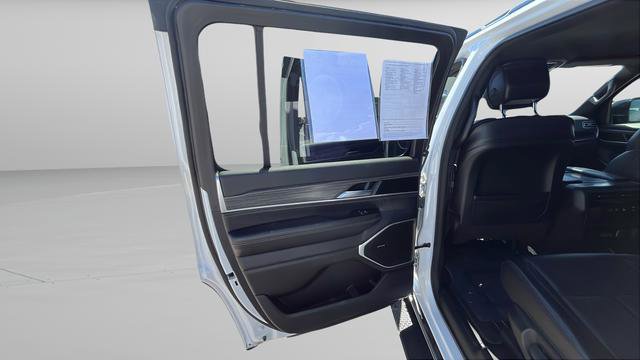 Used 2024 Jeep Wagoneer Series II w/ Flexible Seating Group image 21