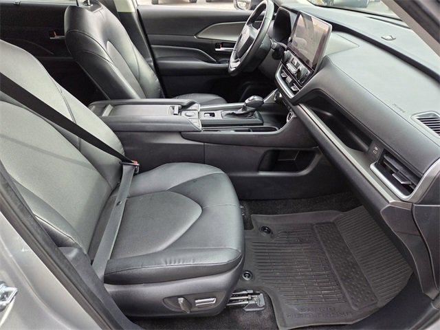 Used 2025 Toyota Grand Highlander AWD Hybrid image 16