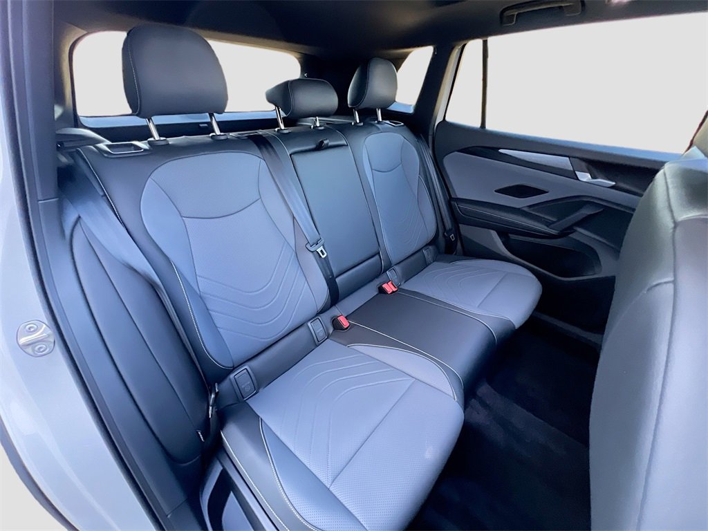 Used 2025 Volkswagen Tiguan SE R-Line image 27