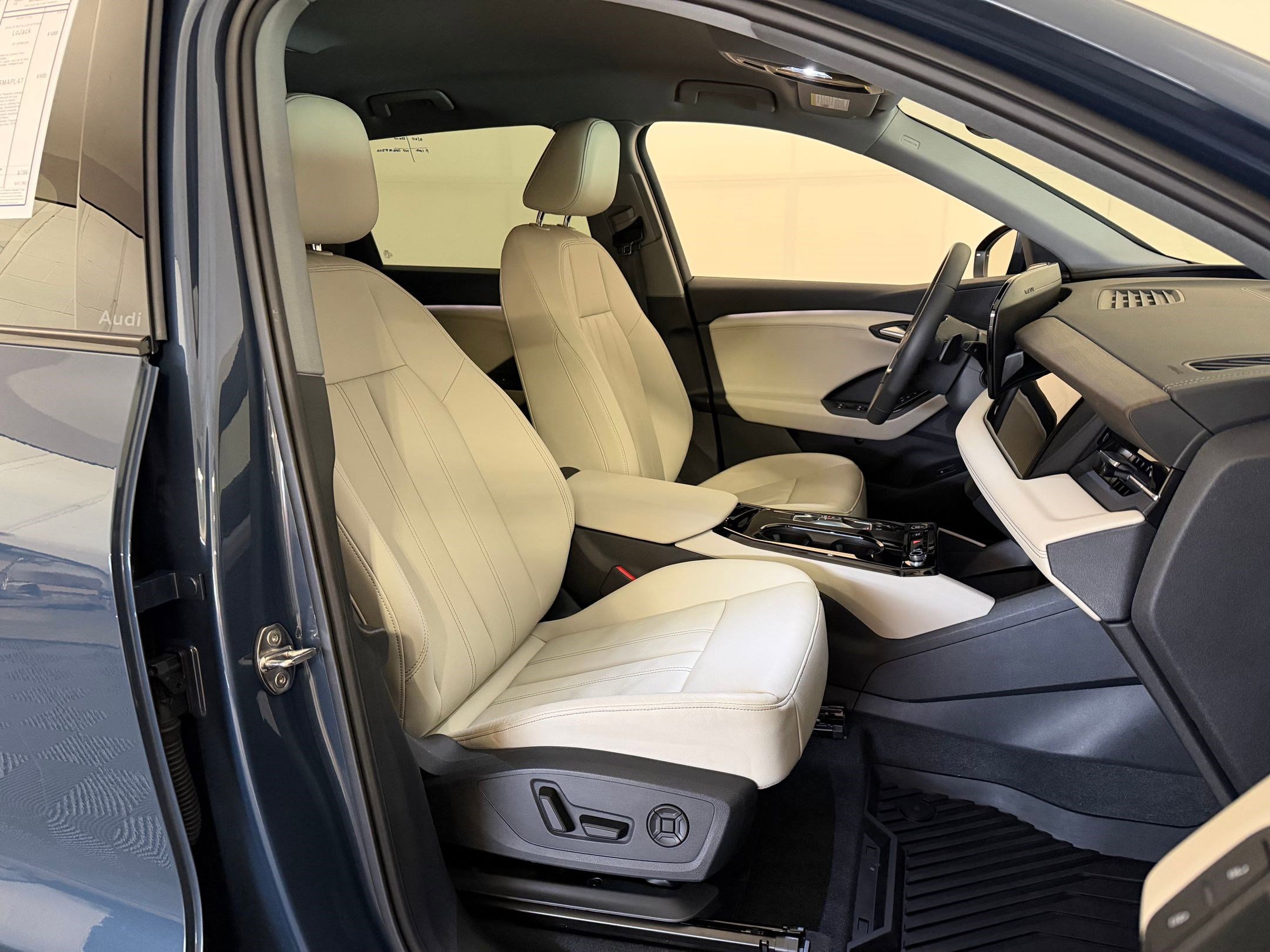 Certified 2025 Audi Q6 e-tron Premium w/ Convenience Package image 29