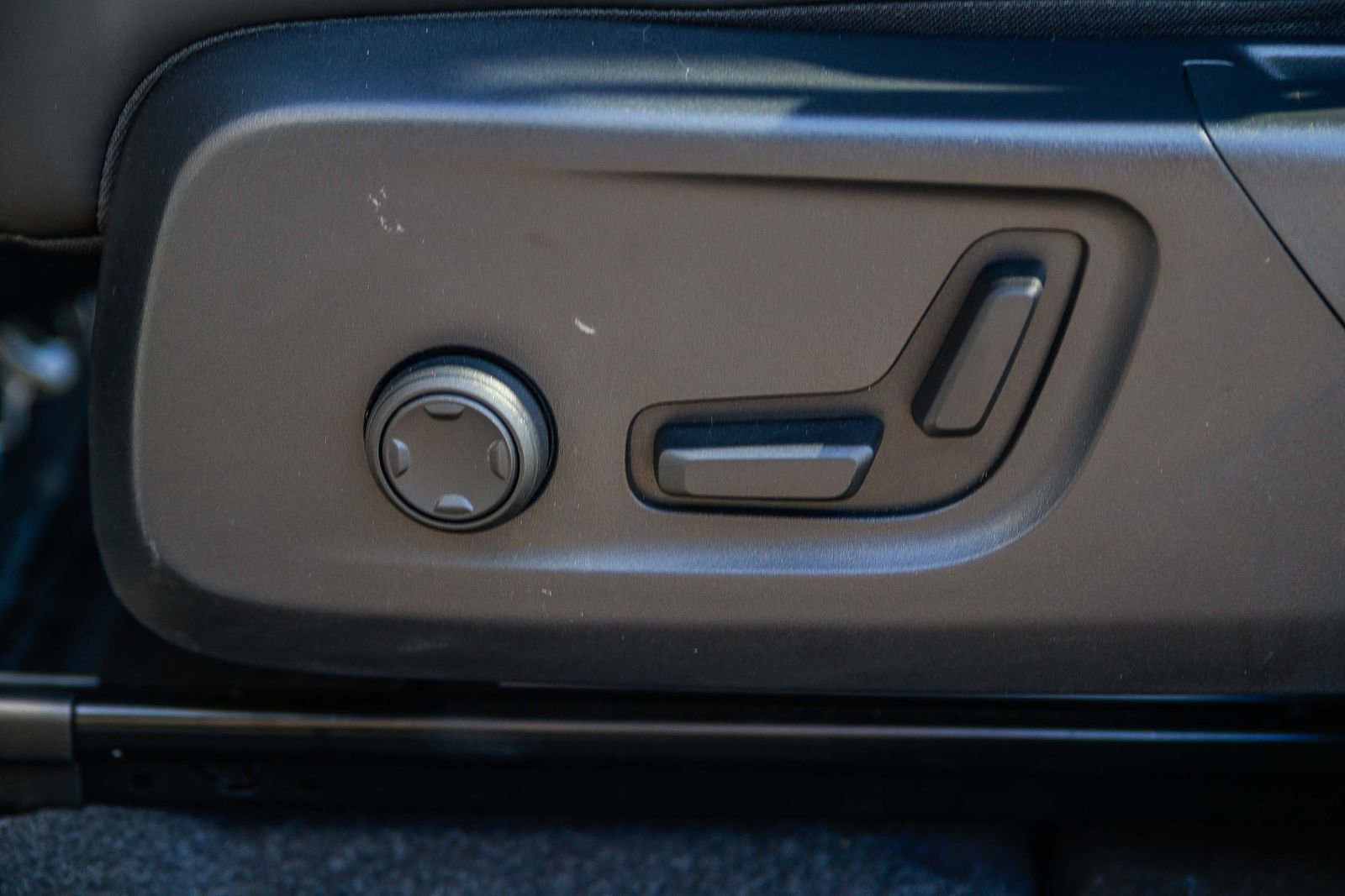 Used 2023 Volvo XC40 Recharge Ultimate AWD/4WD image 24