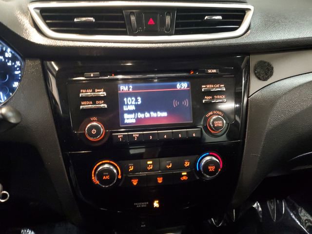 Used 2015 Nissan Rogue S image 19