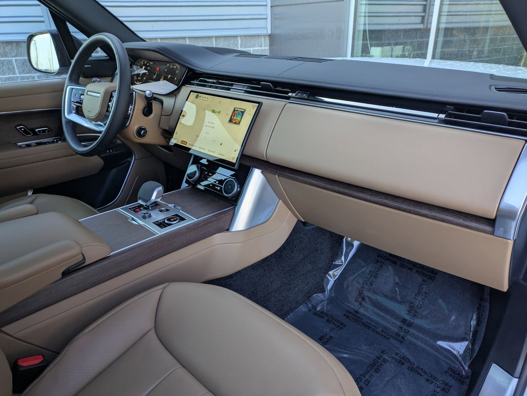 Used 2023 Land Rover Range Rover SE image 30