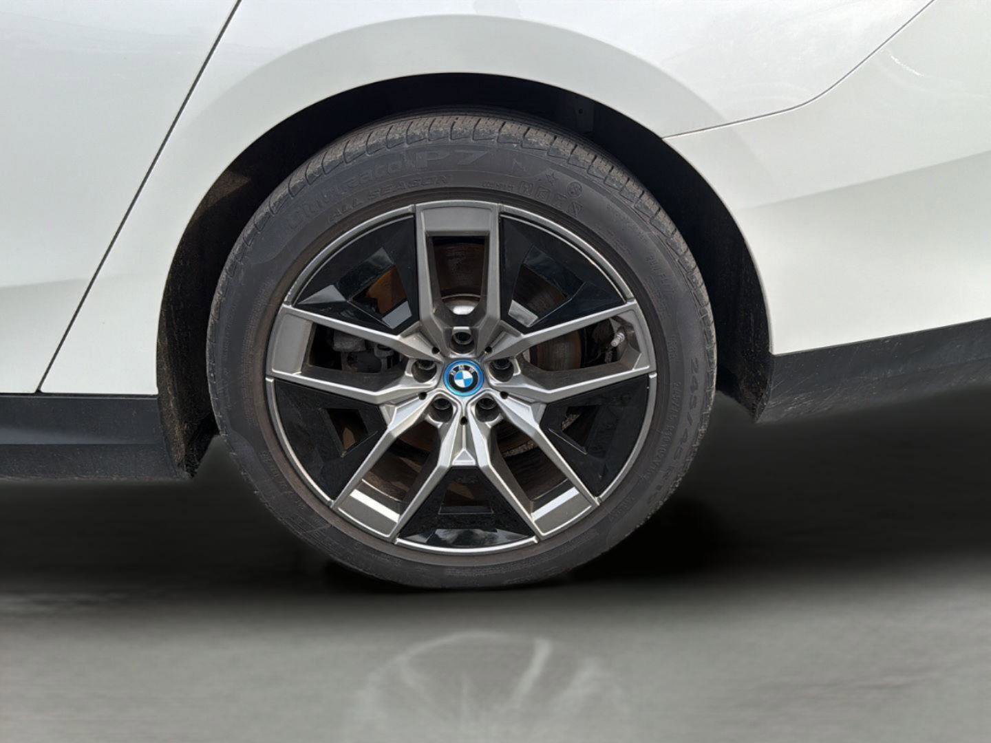 Used 2025 BMW i5 xDrive40 w/ Executive Package AWD/4WD image 31