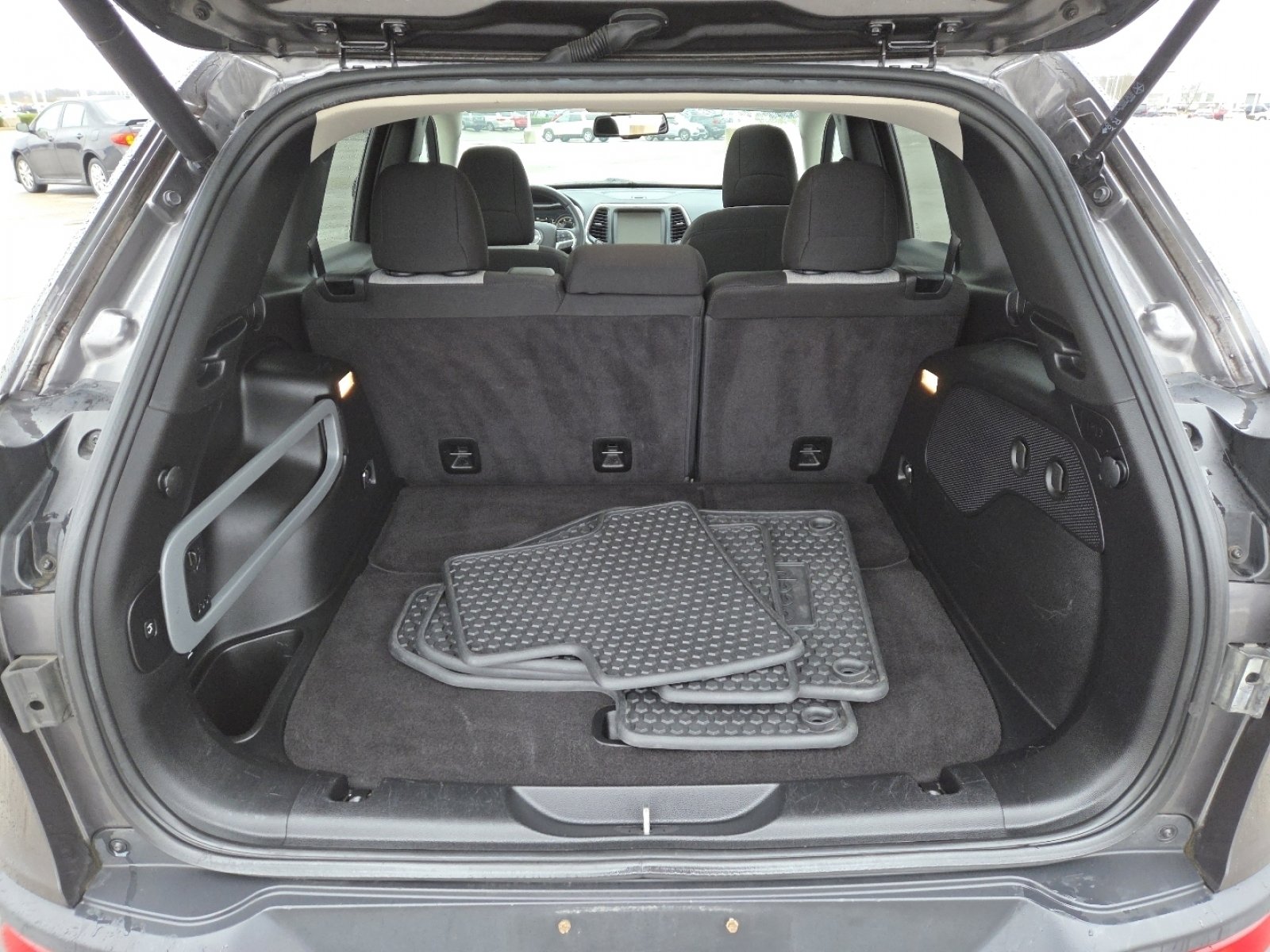 Used 2014 Jeep Cherokee Latitude w/ Comfort/Convenience Group image 19