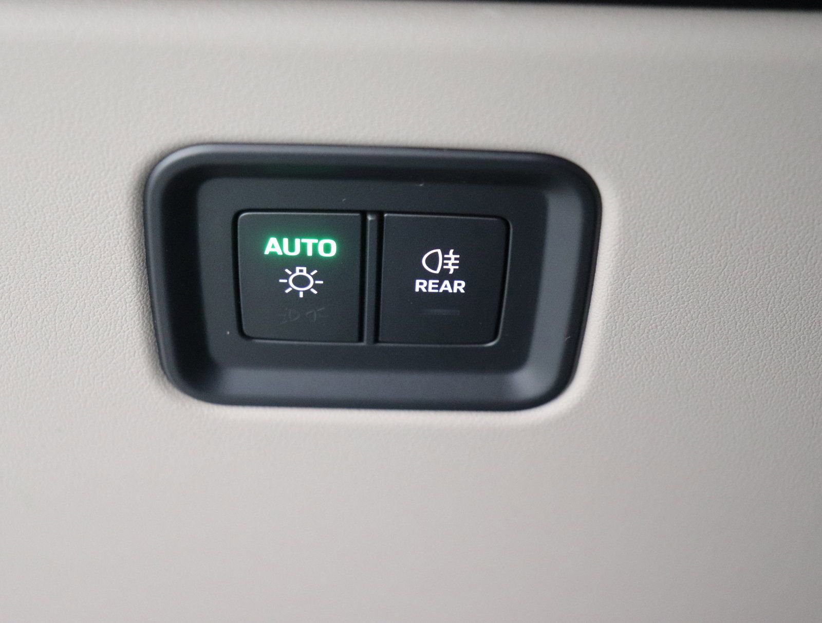 Certified 2024 Porsche Macan 4 Electric AWD/4WD image 36