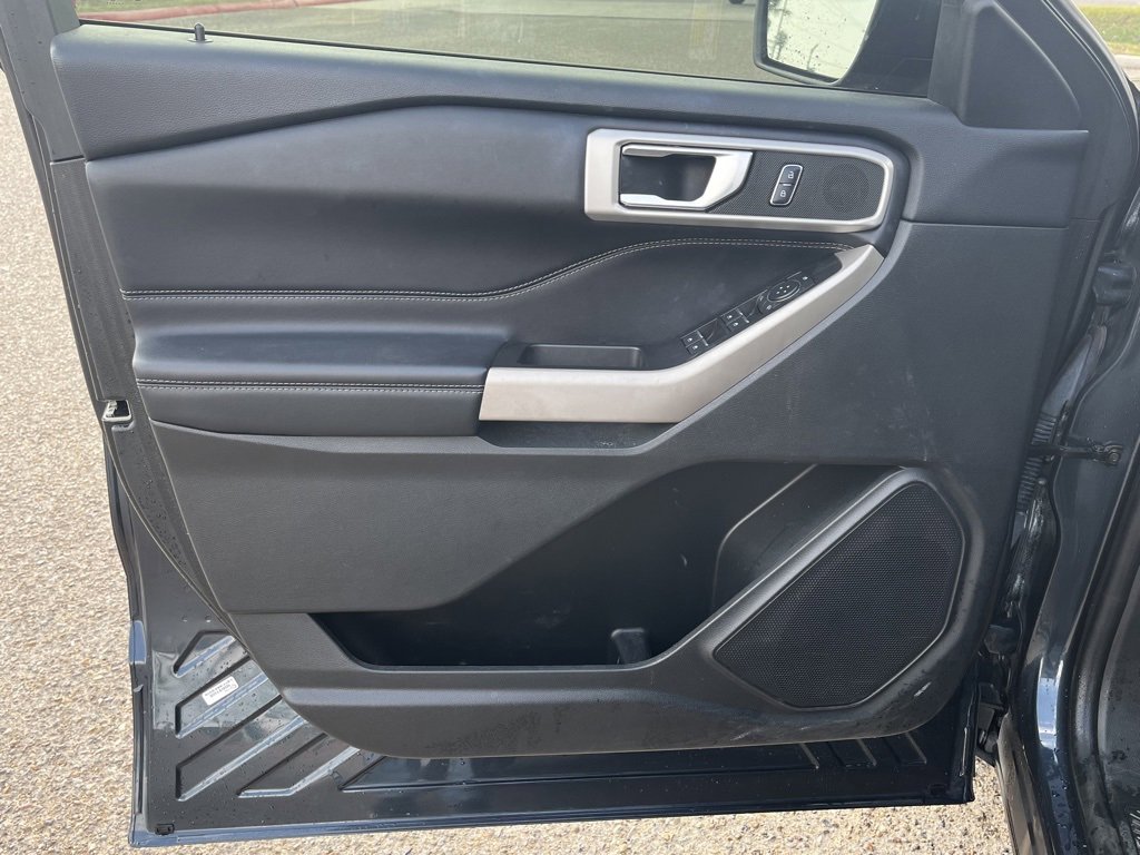 Used 2022 Ford Explorer XLT w/ Equipment Group 202A image 11
