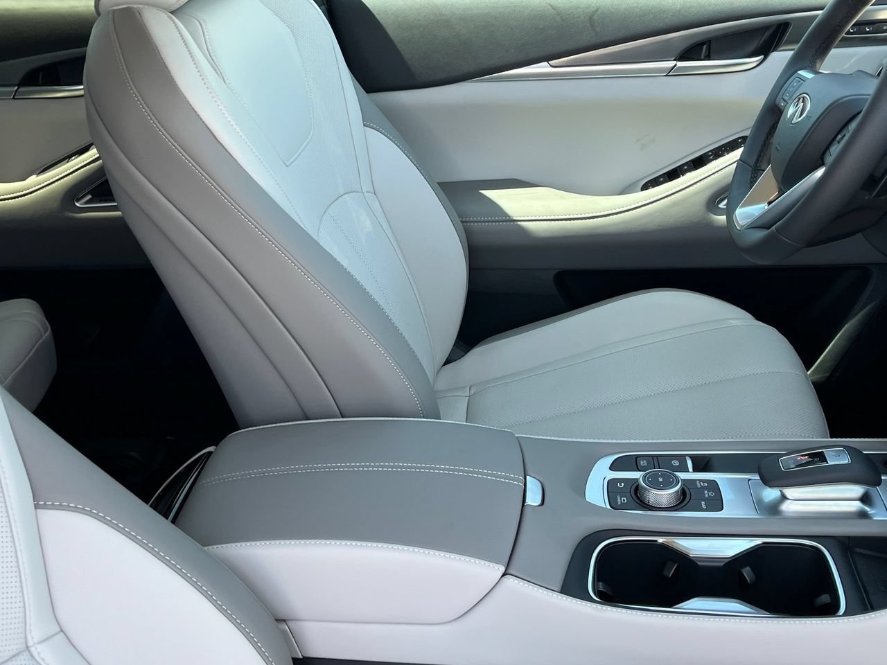 New 2027 INFINITI QX60 Luxe w/ Cargo Package FWD image 10