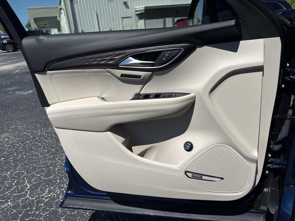Used 2023 Buick Envision Avenir AWD/4WD image 18