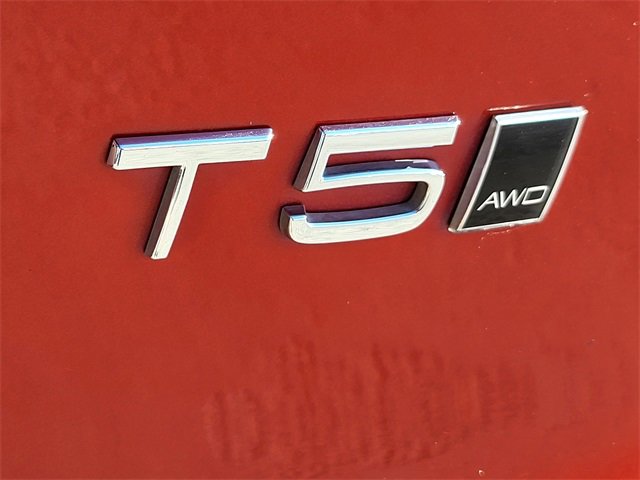 Used 2019 Volvo XC40 T5 Momentum image 11