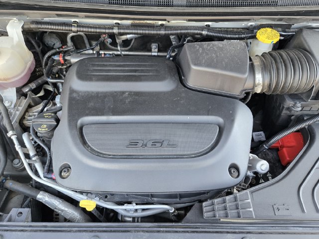Used 2024 Chrysler Pacifica Touring-L FWD image 33
