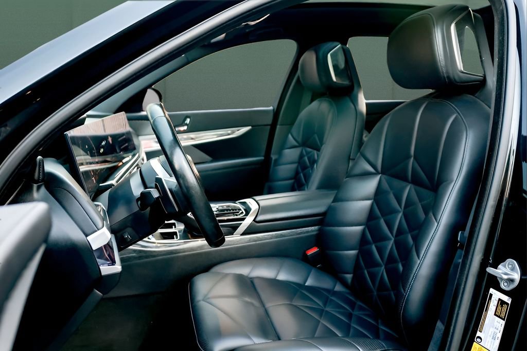 Used 2023 BMW 740i w/ Parking Assistance Package image 2
