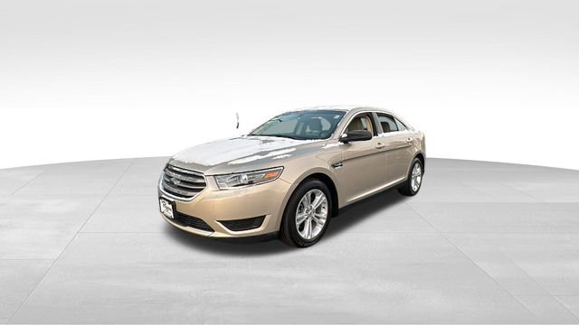 Used 2018 Ford Taurus SE image 2