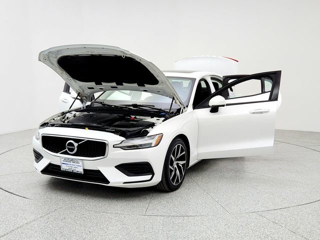Used 2019 Volvo S60 T6 Momentum w/ Multimedia Package image 9