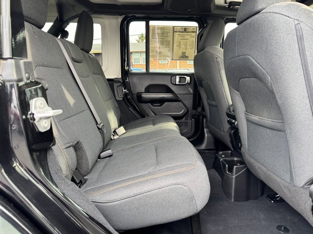 Used 2024 Jeep Wrangler Unlimited Sahara AWD/4WD image 14