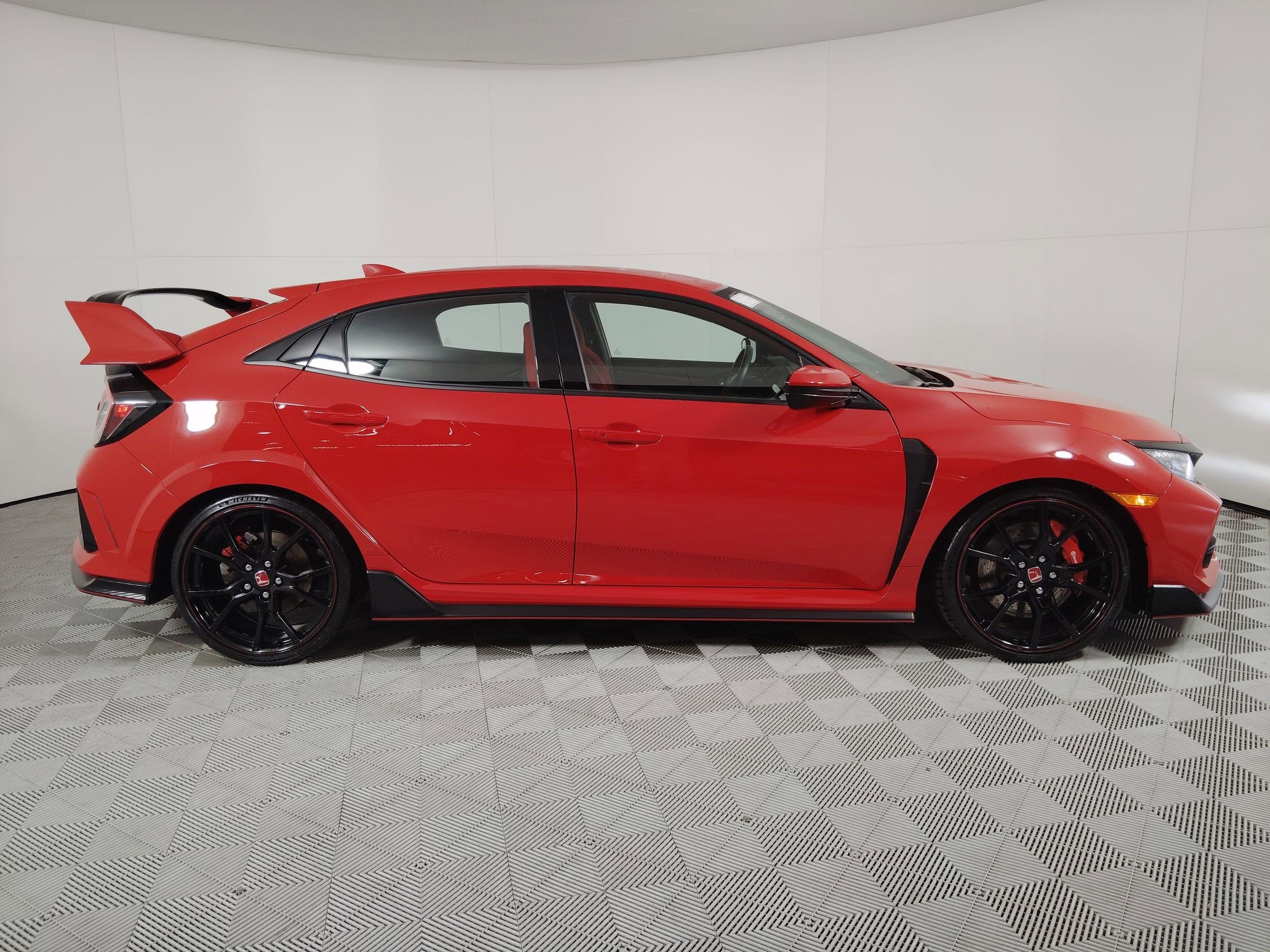 Certified 2018 Honda Civic Type R image 8