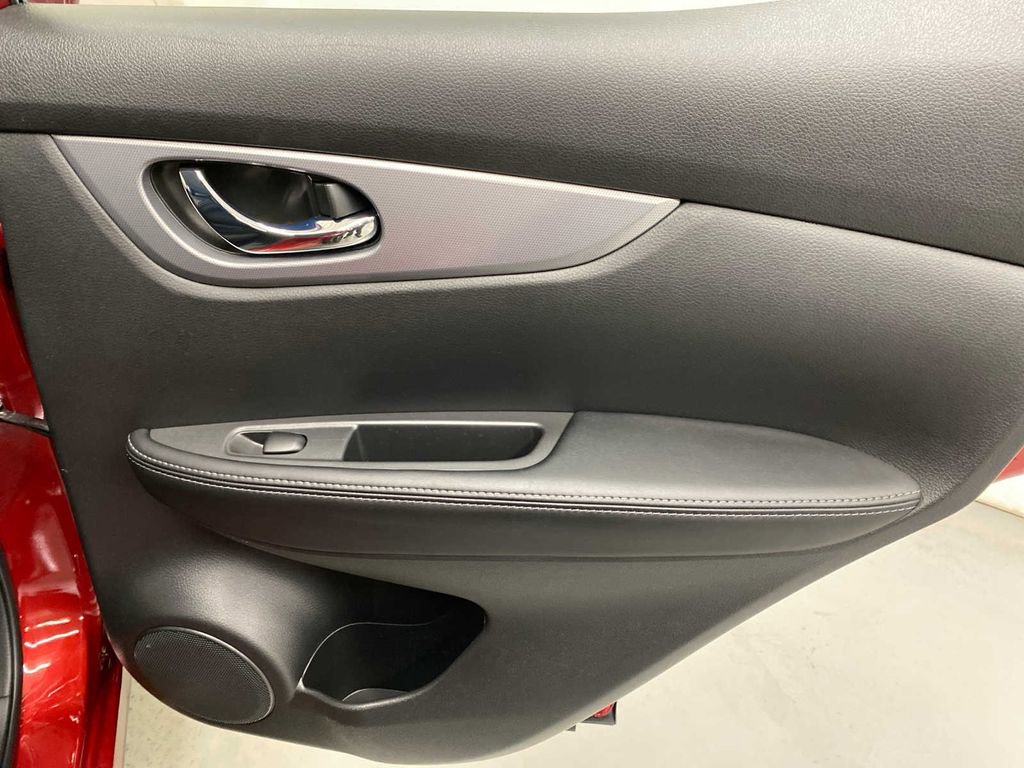 Used 2020 Nissan Rogue Sport SL image 13