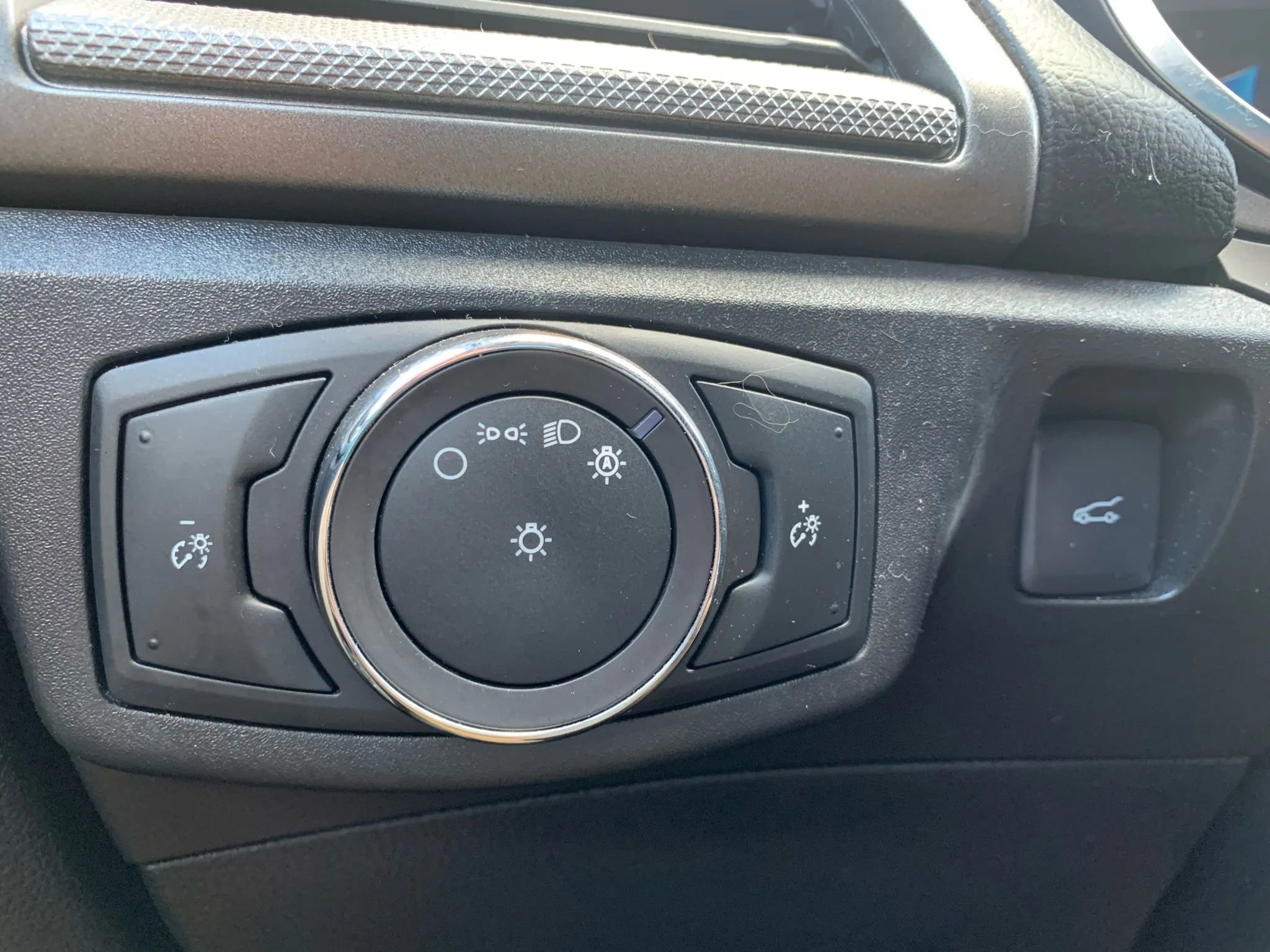 Used 2018 Ford Fusion S image 18