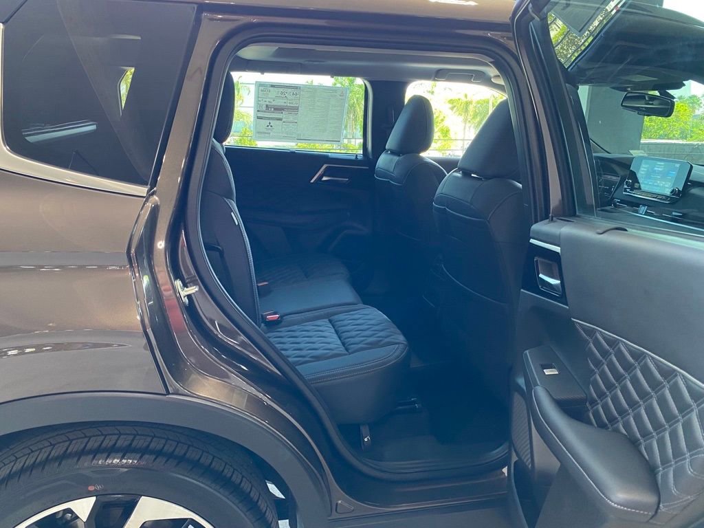 New 2023 Mitsubishi Outlander SEL image 28