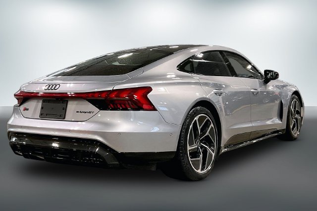 Used 2024 Audi RS e-tron GT w/ Carbon Performance Package AWD/4WD image 13