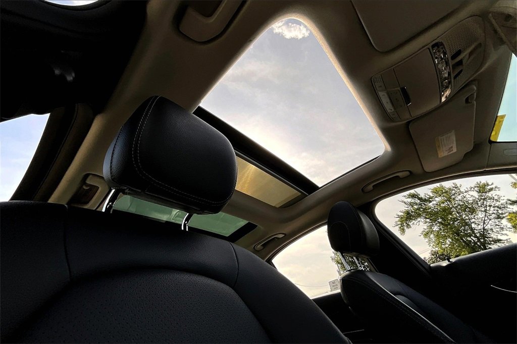 Used 2017 Mercedes-Benz C 300 4MATIC Sedan image 24