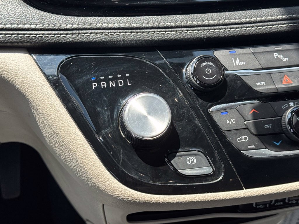 Used 2024 Chrysler Pacifica Limited FWD image 23